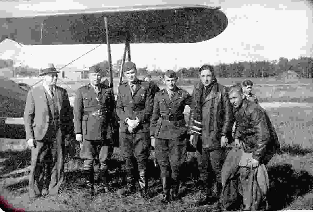Group posing before Ozolins' KOD #41